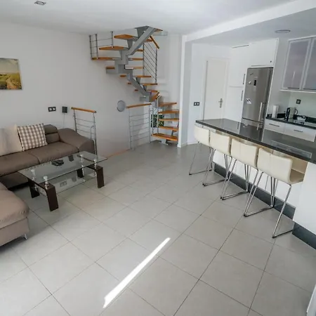 Modern Sea View Duplex With Parking And Aircon Apartment